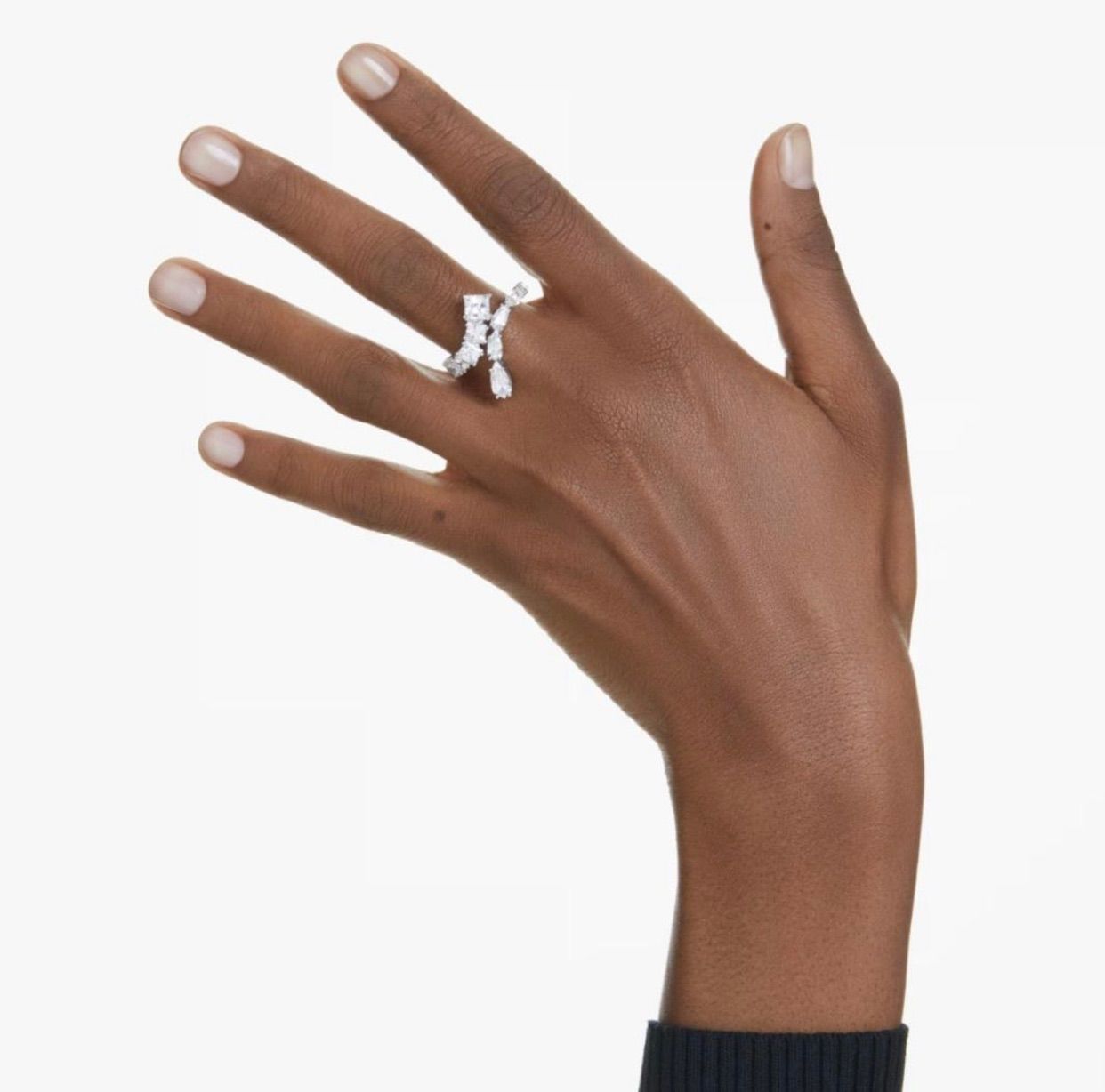 ほぼ新品 スワロフスキーSwarovski Matrix リング55号 - メルカリ