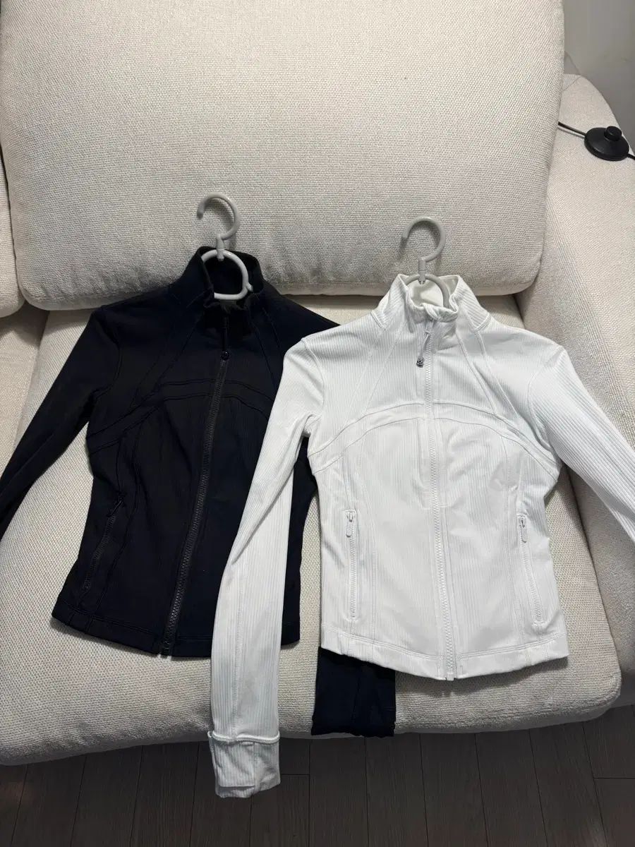 ルルレモン クロップド ディ パイナップル ジャケット