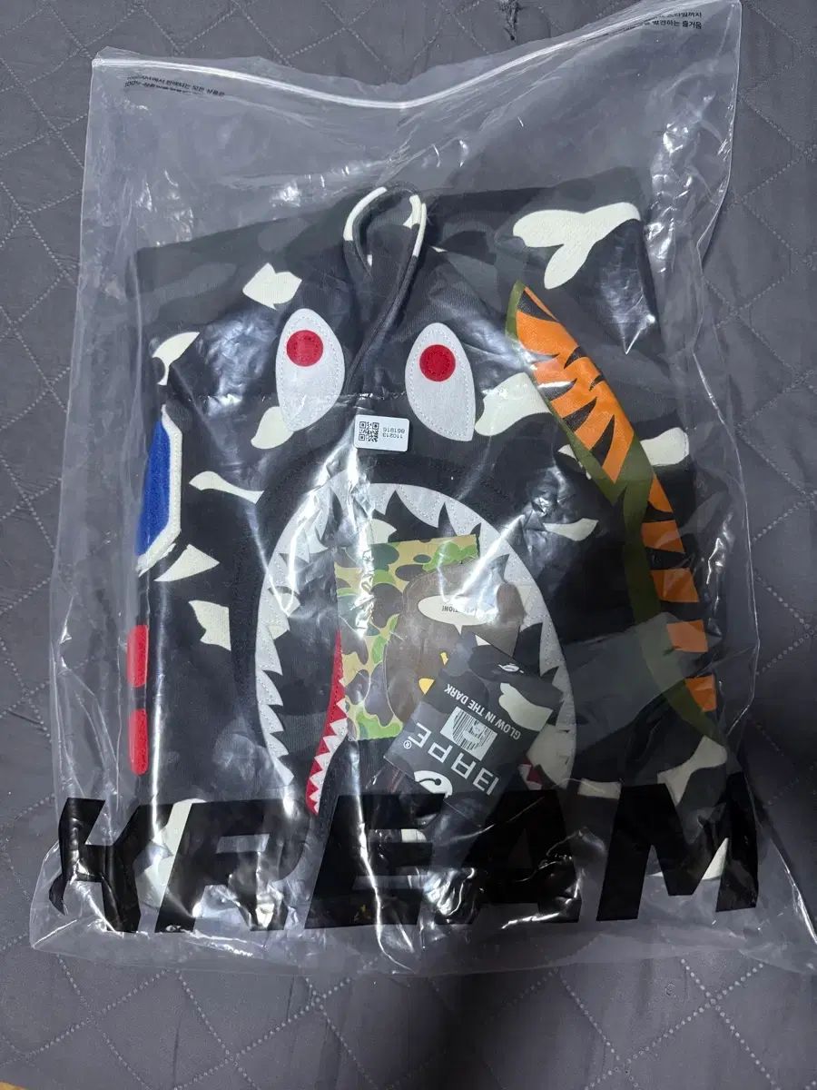 A BATHING APE アベイシングエイプ シャーク フーディー