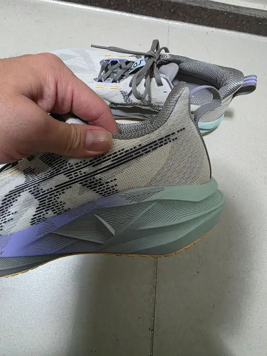 アシックス ノヴァブラスト5