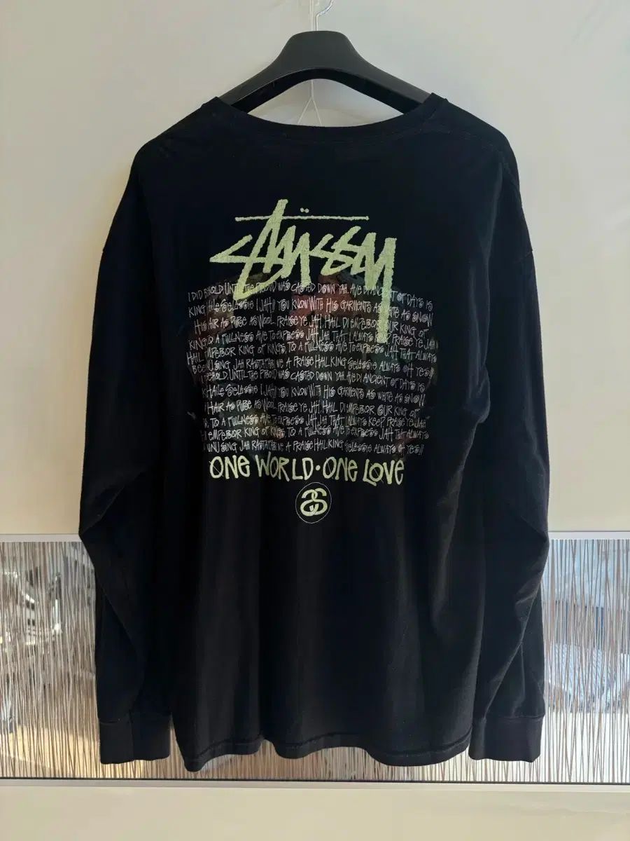 STUSSY WORLD ONE LOVE ロングスリーブ Tシャツ ブラック (XL サイズ