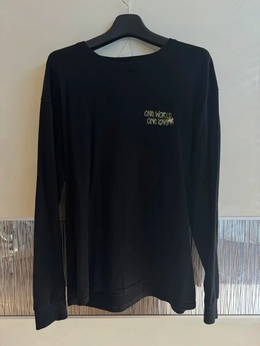 STUSSY WORLD ONE LOVE ロングスリーブ Tシャツ ブラック (XL サイズ