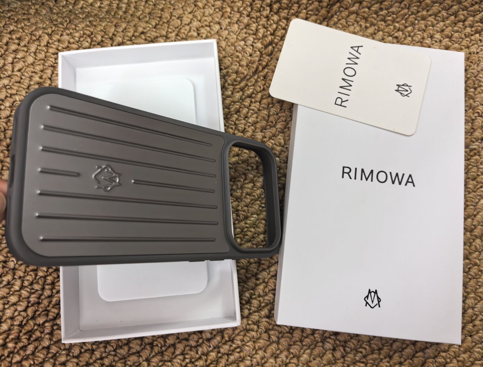 新品 未使用 RIMOWA iPhone17proケース グレー 新品、未使用 RIMOWA iPhone17proケース グレー - メルカリ
