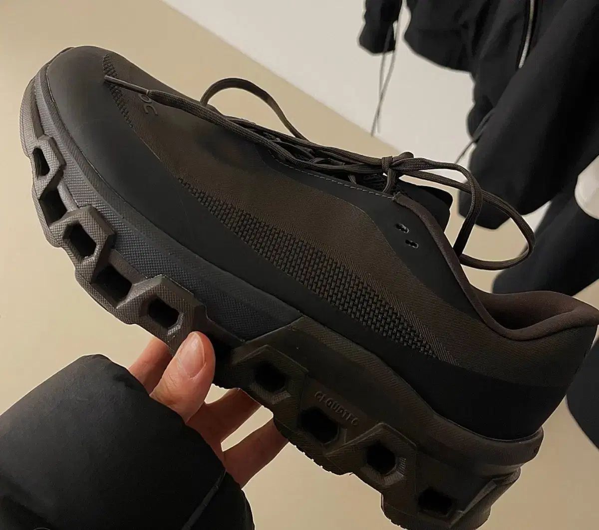 W オンランニング x ポストカード アカシ ファクション PAFF クラウドMONSTER 2 ソン