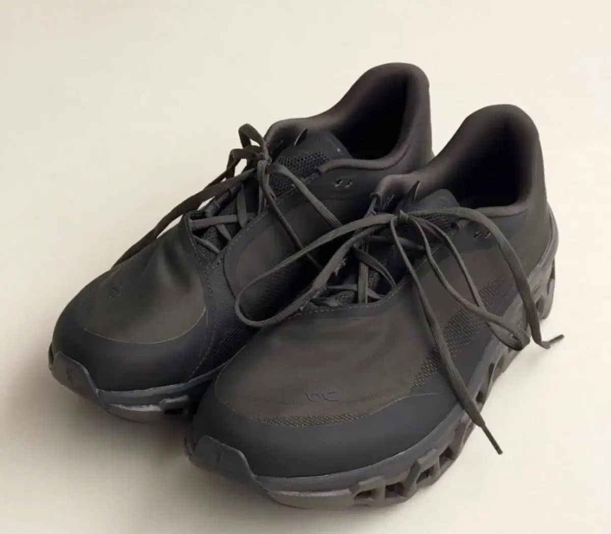 W オンランニング x ポストカード アカシ ファクション PAFF クラウドMONSTER 2 ソン