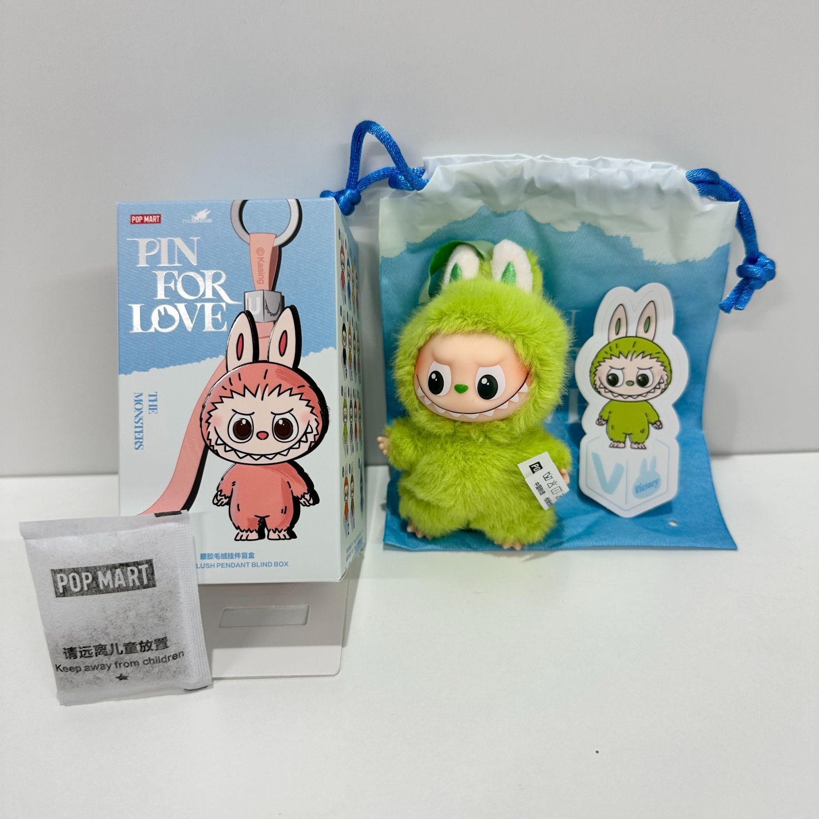 ラブブ イニシャル V ペンダント THE MONSTER PIN FOR LOVE POP MART