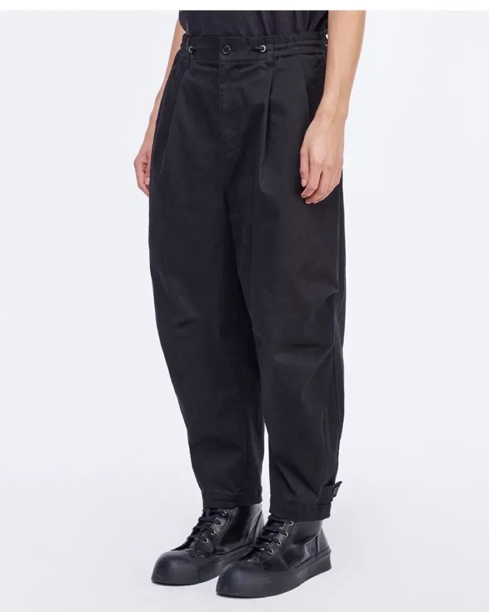 SONGZIO HOMME ソンジオ オム ニ ポール キャロッツ パンツ