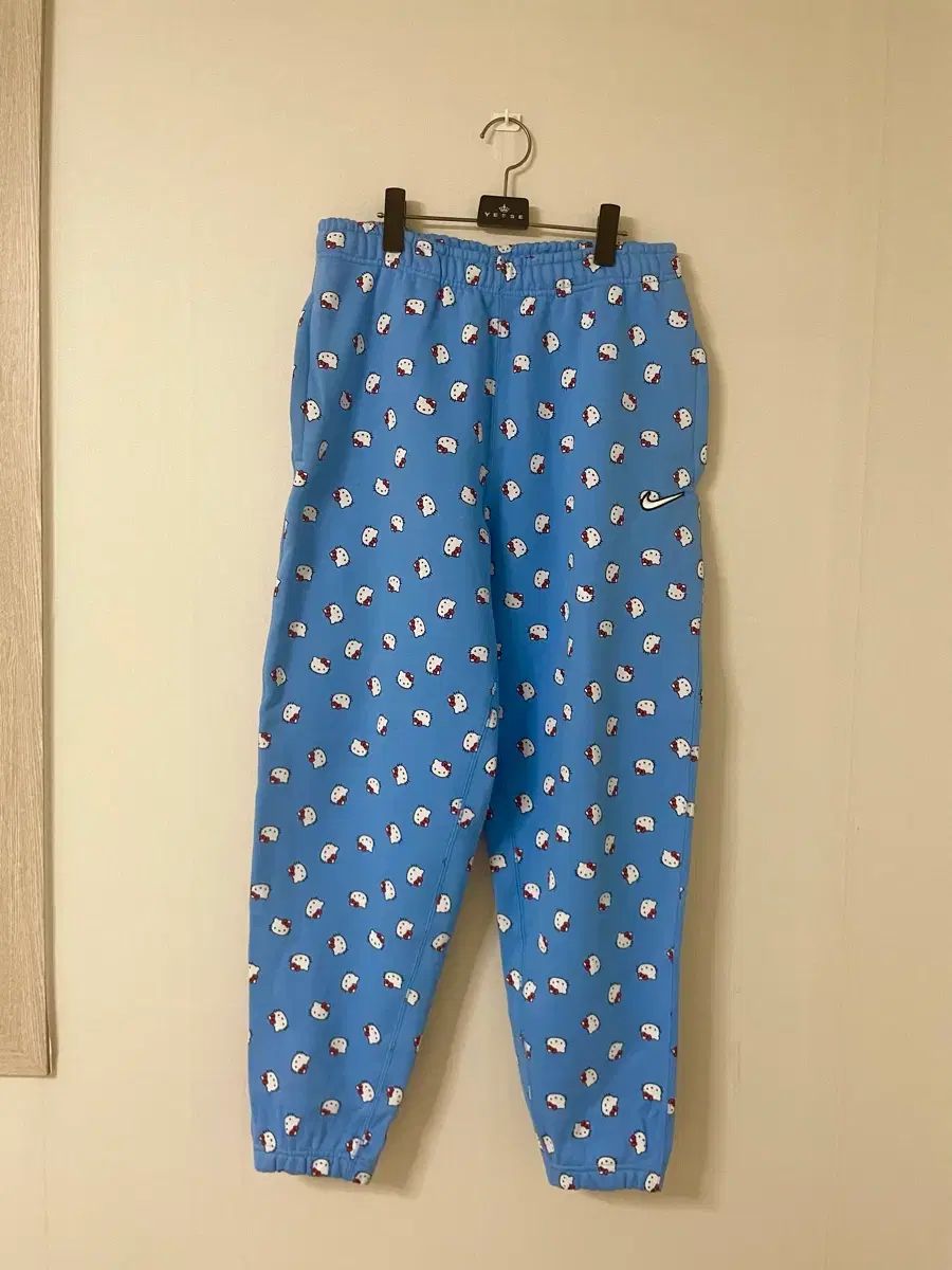 ナイキ ハローキティ モデル 起毛 ジョガー パンツ