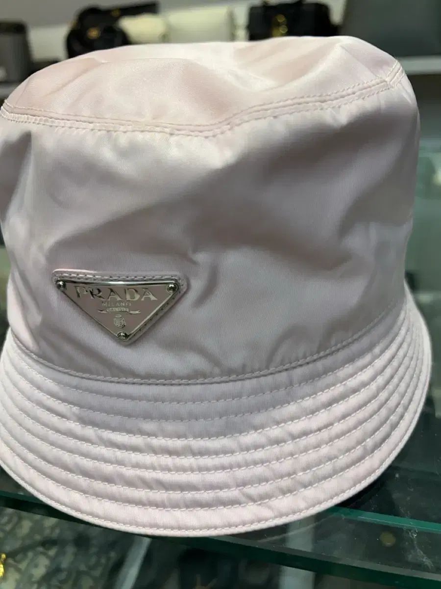 M プラダ リナイロン バケットハット ピンク 帽子