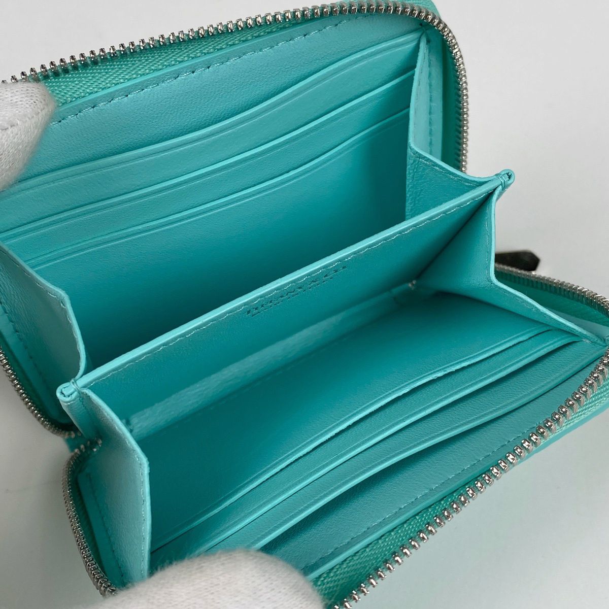 ティファニー TIFFANY&Co. ロゴ ラウンドファスナー 二つ折り財布