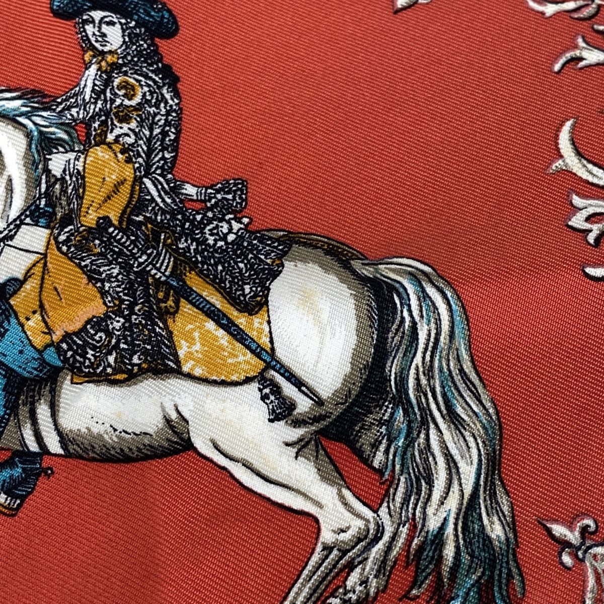 エルメス HERMES プチ カレ LVDOVICVS MAGNVS 白い馬に跨ったルイ14世