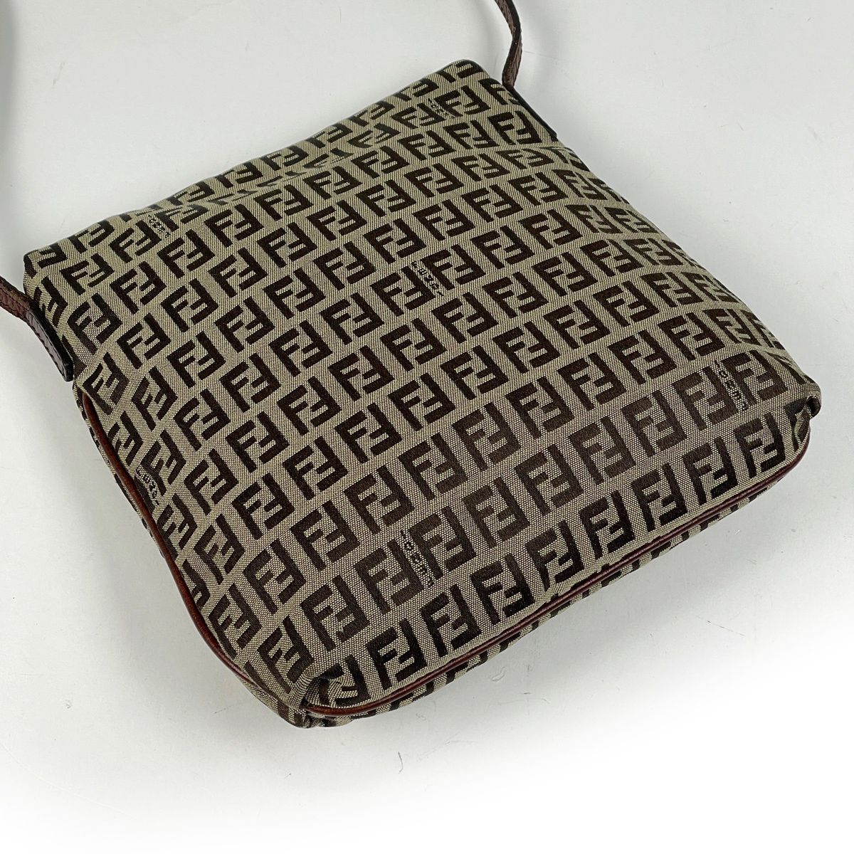 フェンディ FENDI ズッキーノ柄 ショルダーバッグ 斜め掛け ショルダー