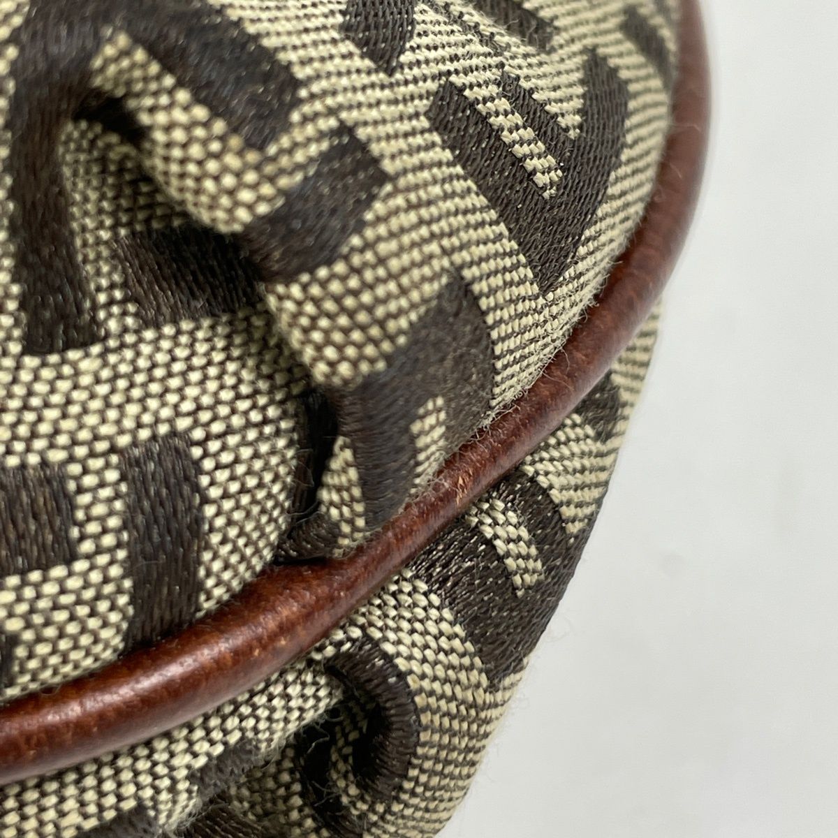 フェンディ FENDI ズッキーノ柄 ショルダーバッグ 斜め掛け ショルダー