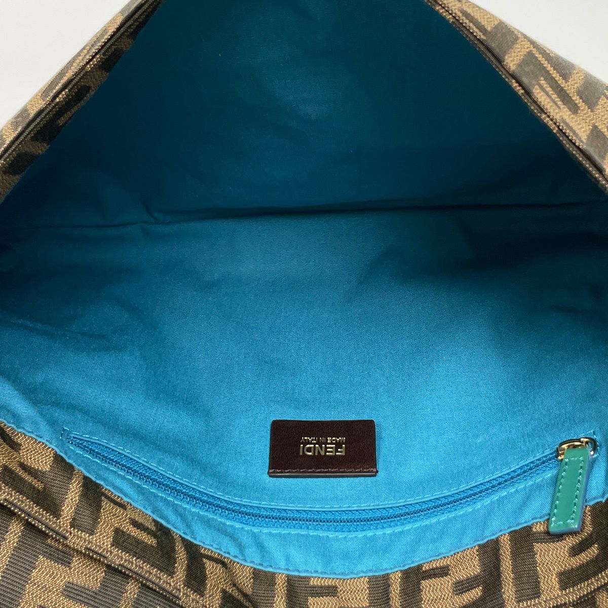 フェンディ FENDI ズッカ柄 ショルダーバッグ 肩掛け エナメル