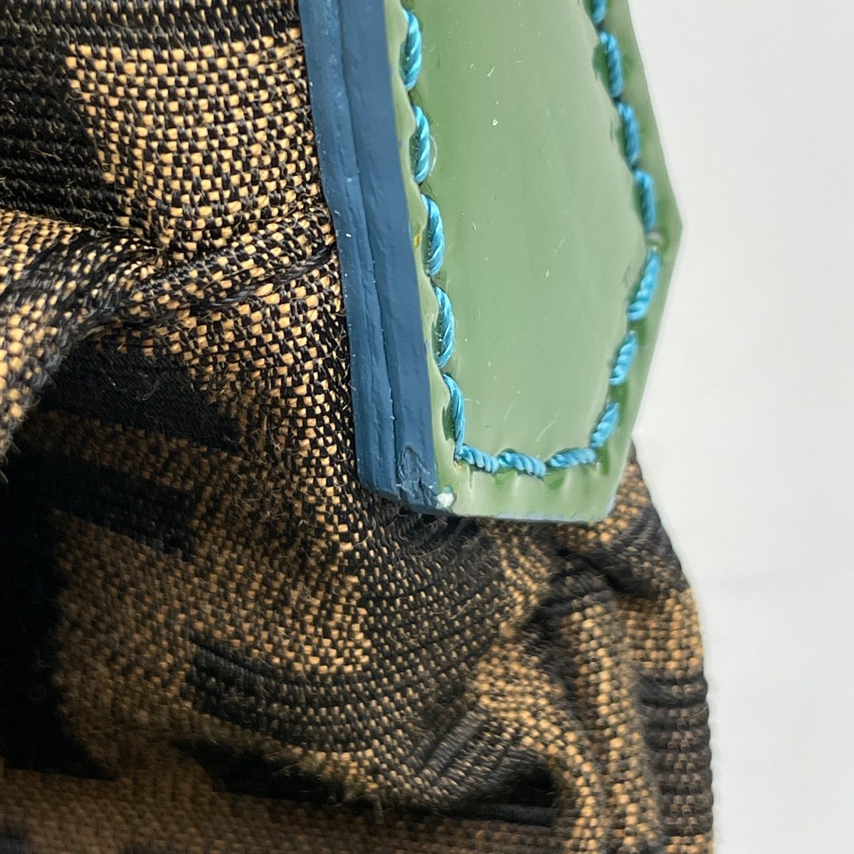 フェンディ FENDI ズッカ柄 ショルダーバッグ 肩掛け エナメル