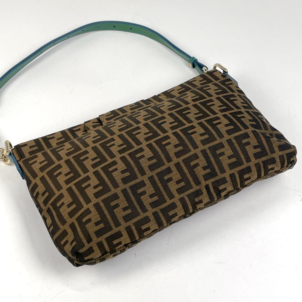 フェンディ FENDI ズッカ柄 ショルダーバッグ 肩掛け エナメル