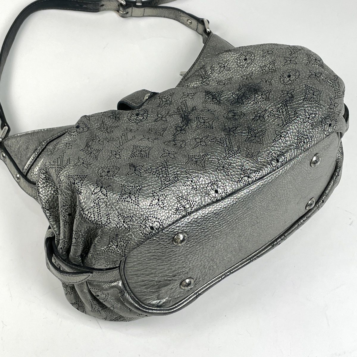 ルイ・ヴィトン Louis Vuitton XS パンチング ショルダーバッグ