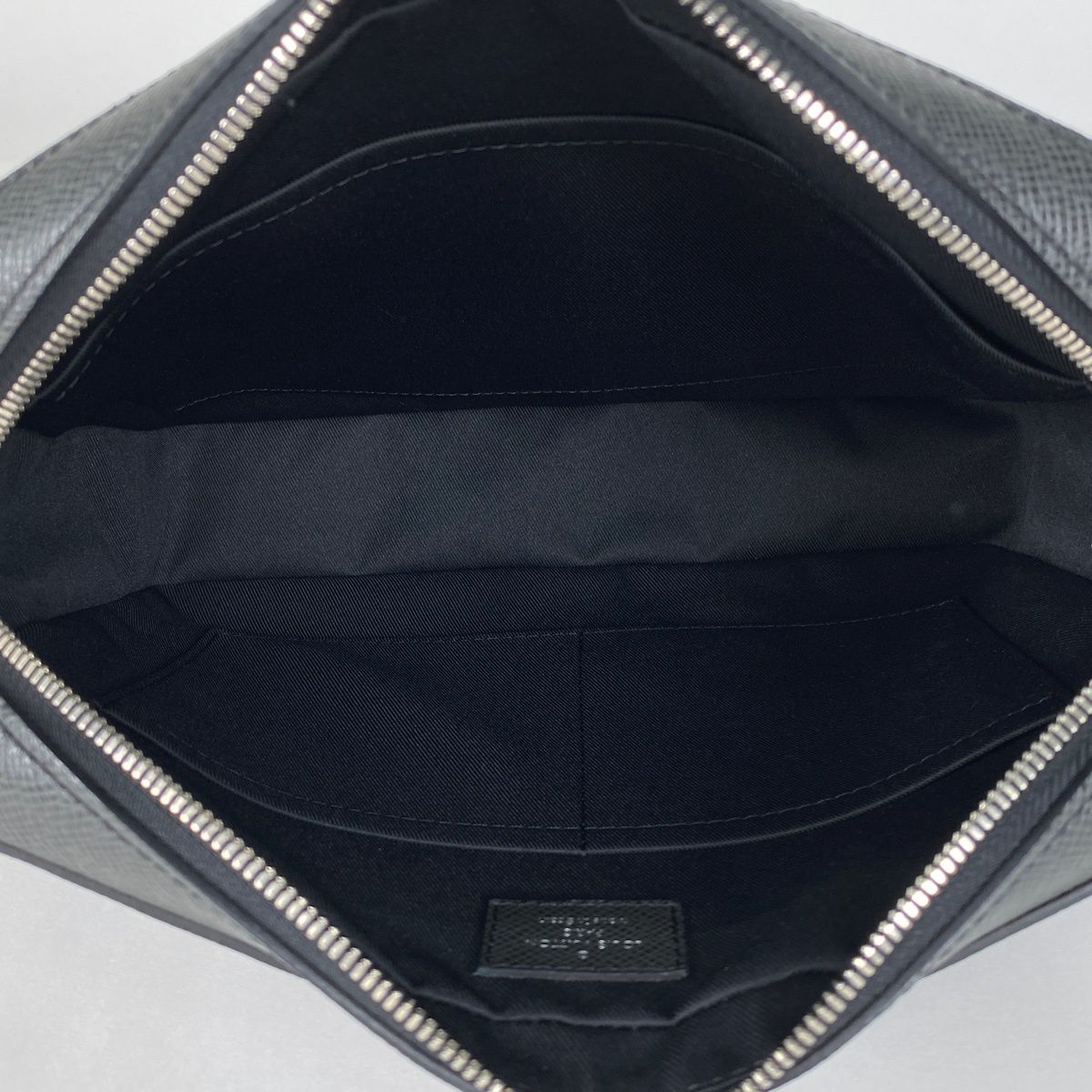 ルイ・ヴィトン Louis Vuitton アントン メッセンジャーPM 斜め掛け