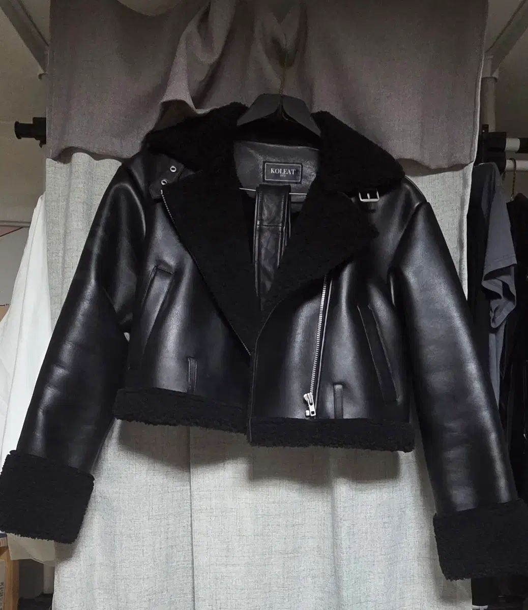 KOLEAT コレット ブラック ムートン クロップド ジャケット