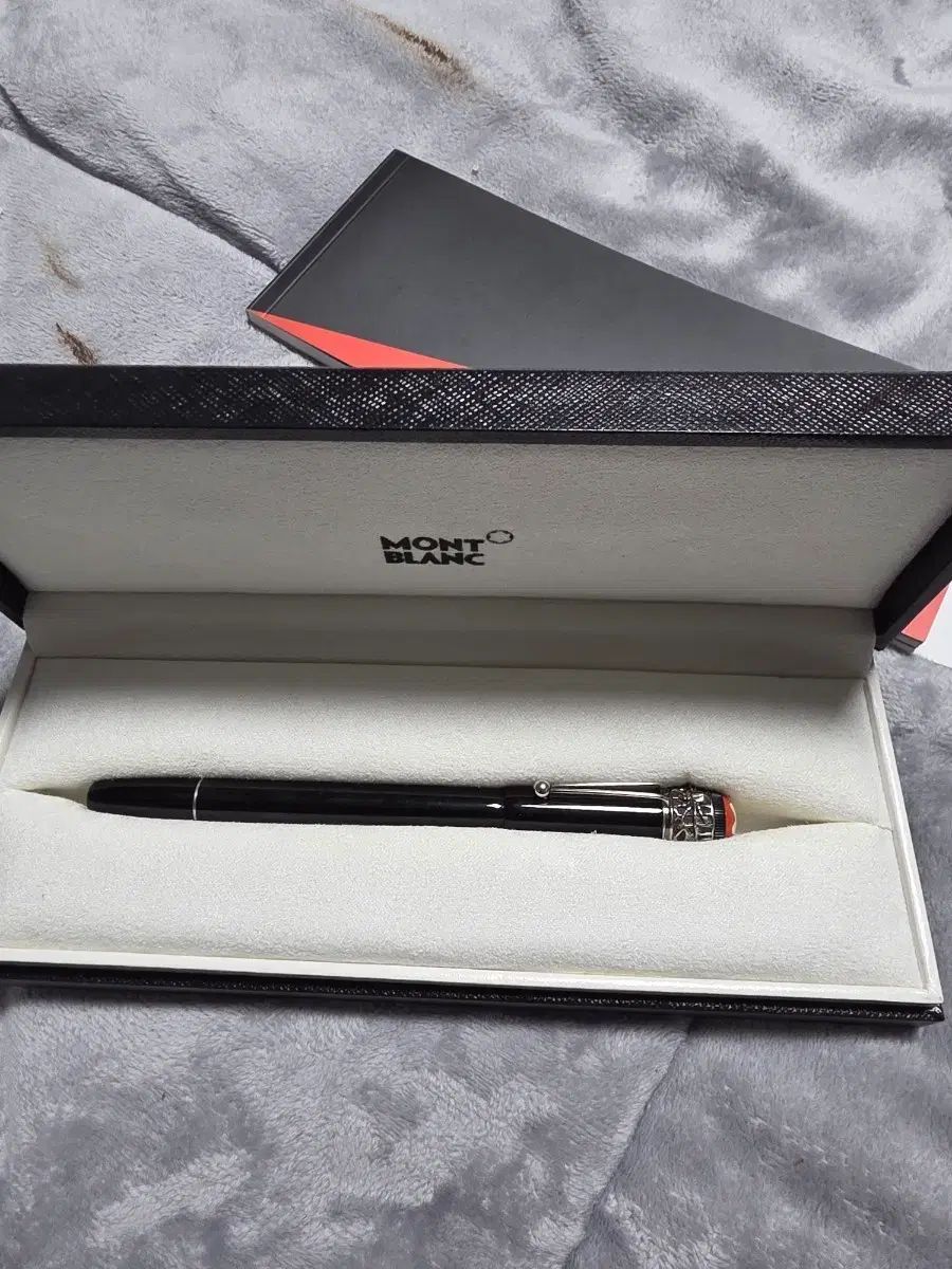 モンブラン ルージュエヌワ メタモルフォーズ