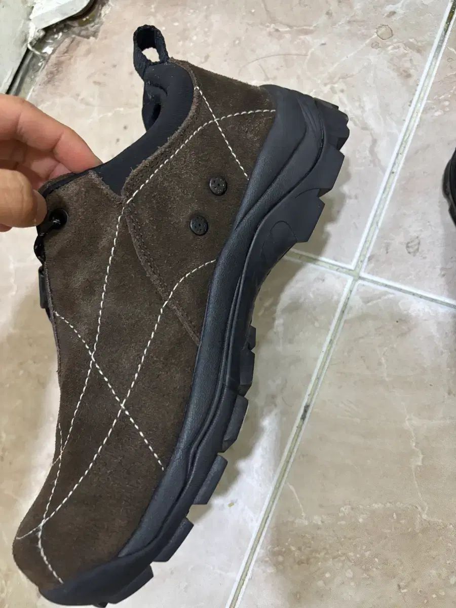 ハイキング シューズ