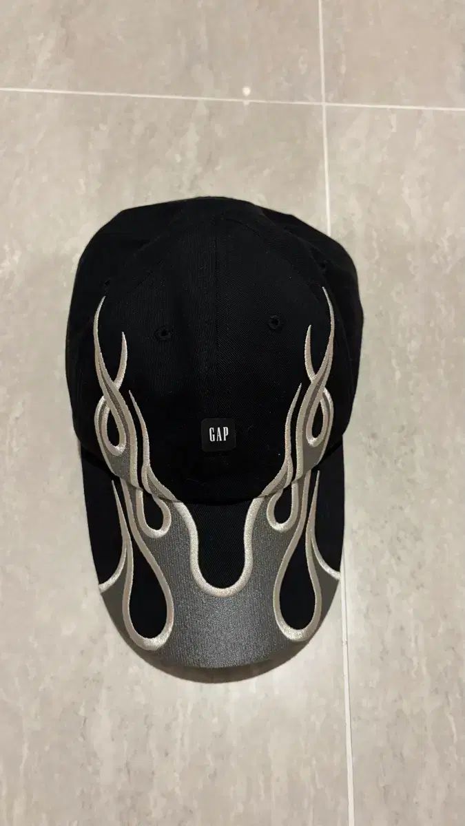 イージー ギャップ バレンシアガ フレイム キャップ ブラック 1回 着用