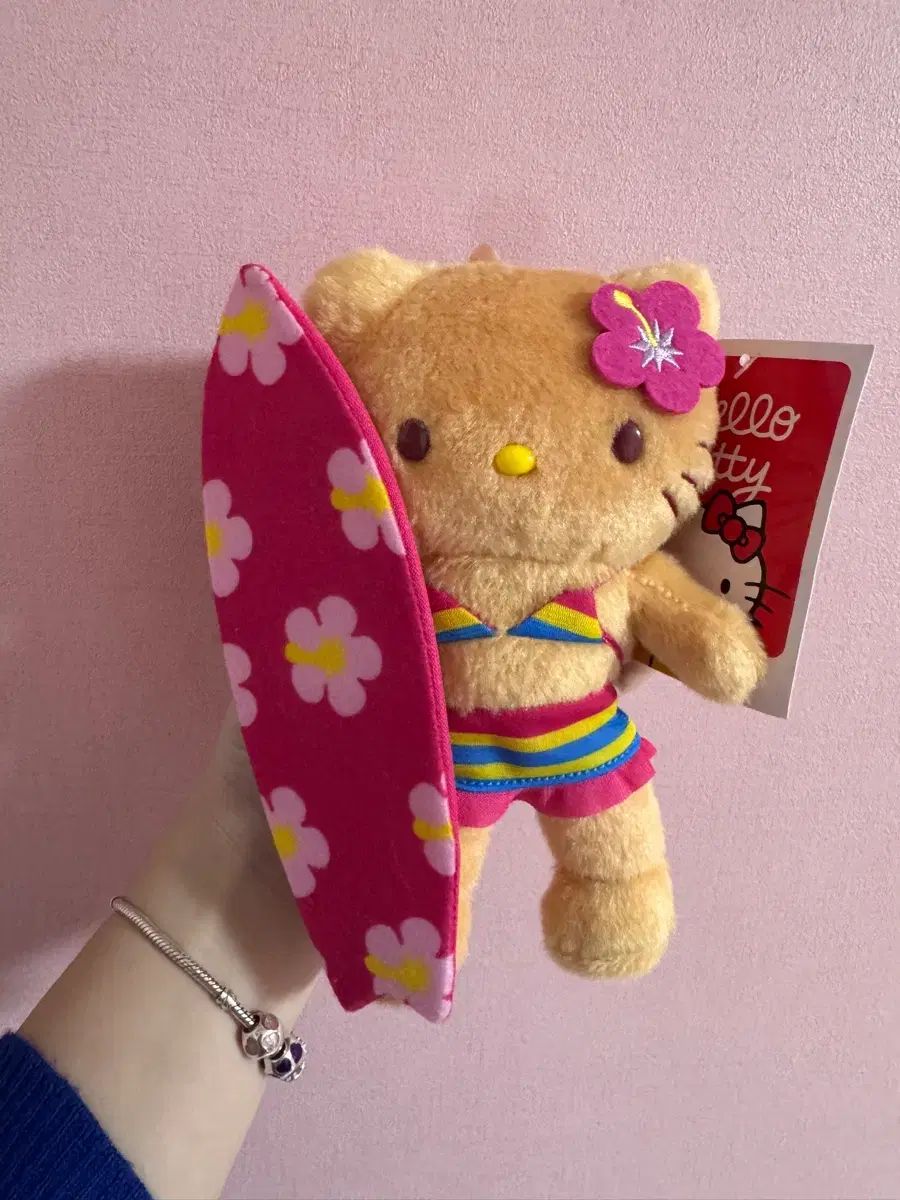 TOKYO 50周年 ハローキティ展示会 サーフィン日焼けキティ 日焼け