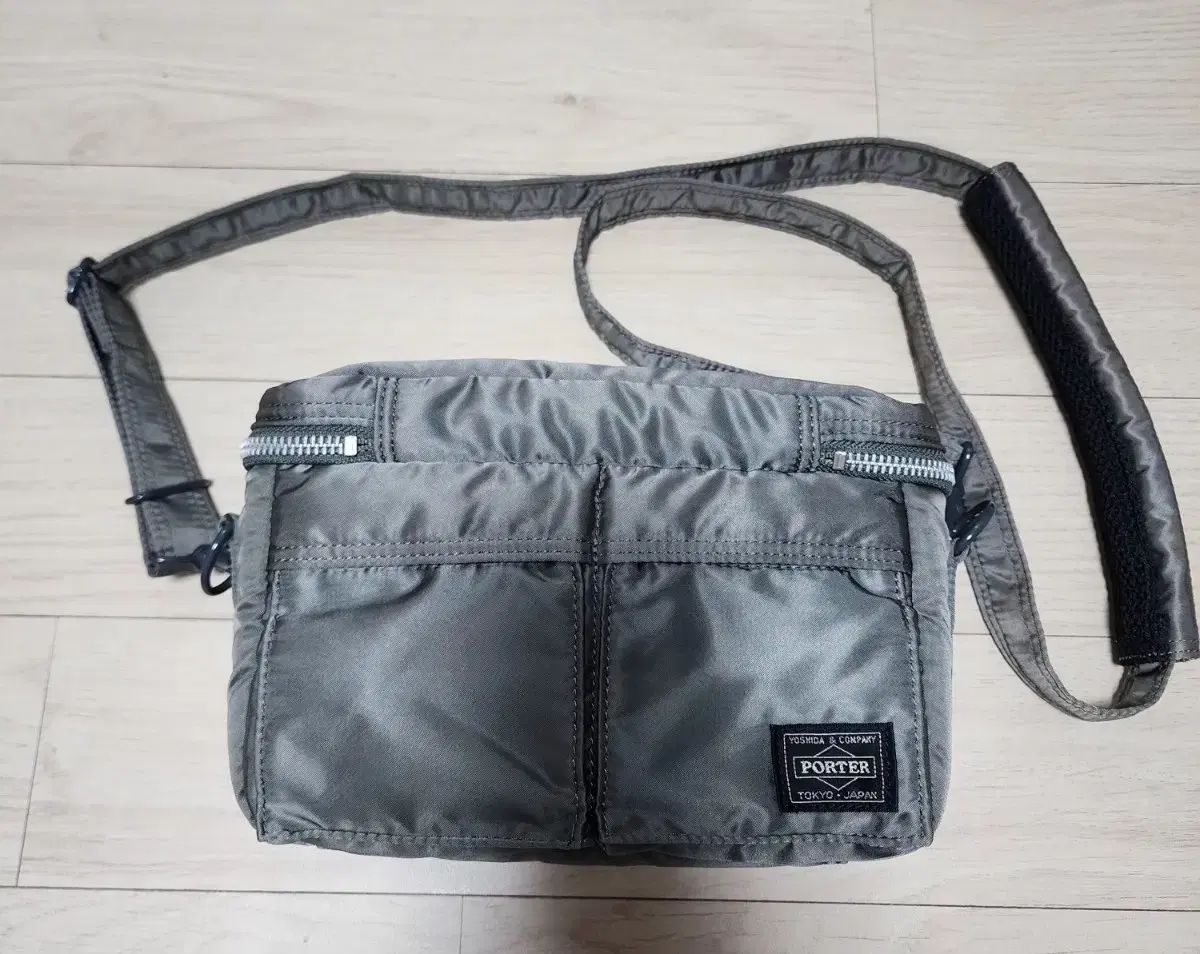 吉田ポーター タンカー カメラバッグ S シルバーグレー - メルカリ