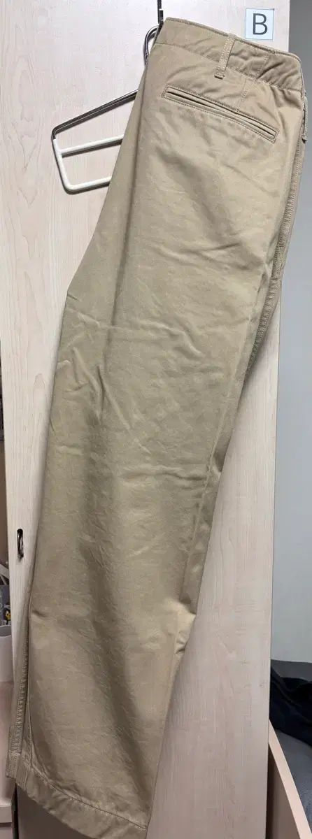 sew オフィサー チノパンツ