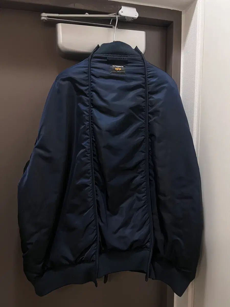 ヴェトモン アルファ インダストリーズ リワーク ブルゾン
