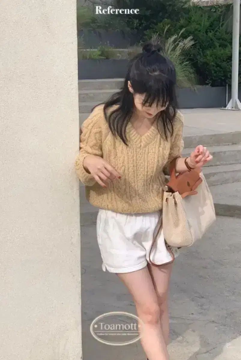 トゥアモト Vネック ケーブル編み ウール ニット バター