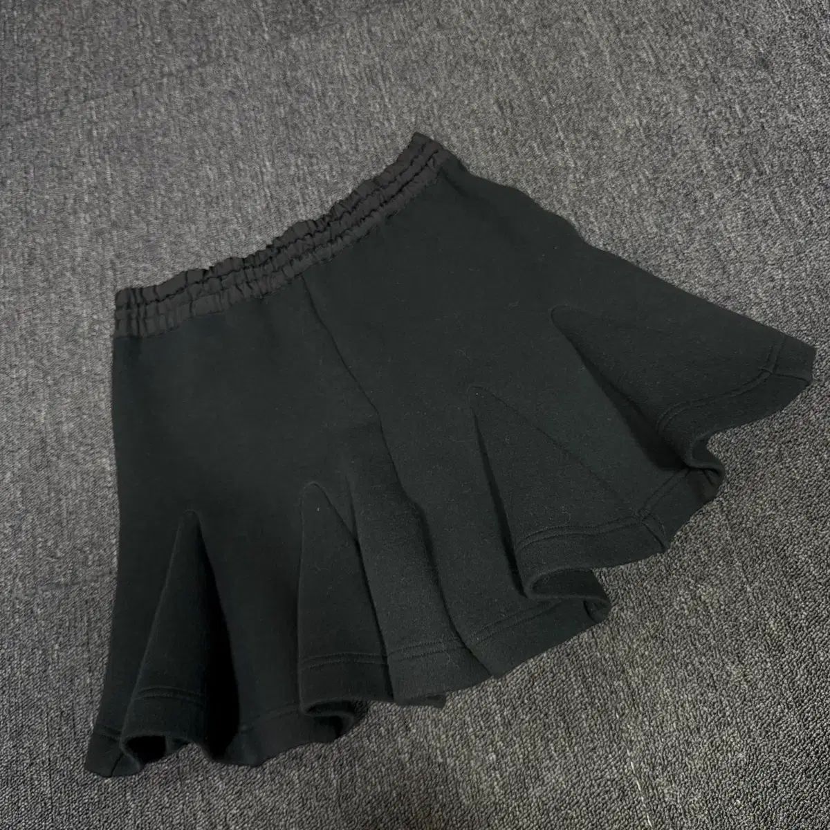 Sacai ブラック フレアショートパンツ コメ兵｜サカイ SACAI 22-02675M ショートパンツ｜SACAI｜メンズ