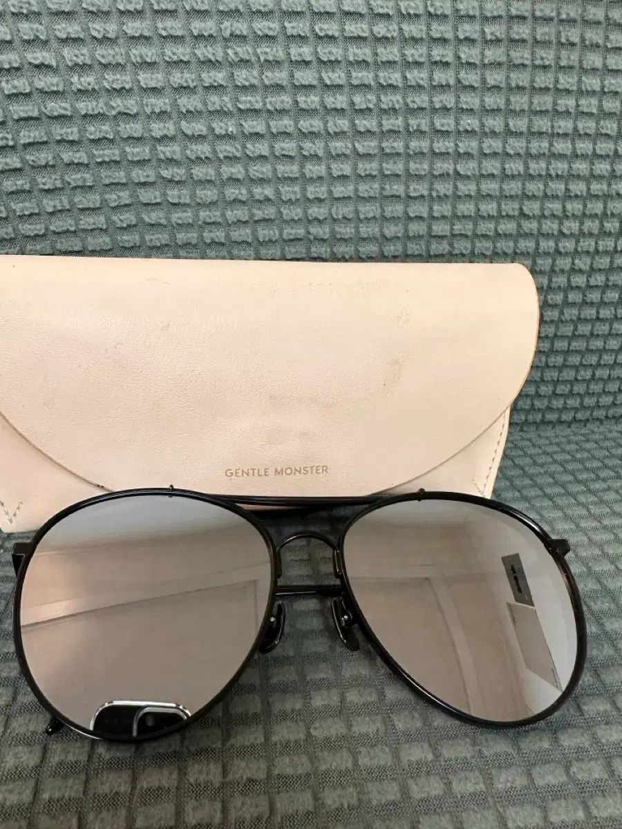 GENTLE MONSTER ジェントルモンスター サングラス ブラック