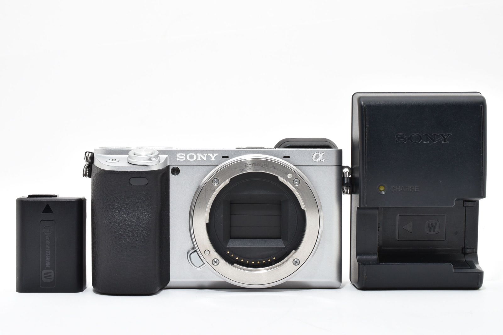 【美品】SONY α6400 シルバー(ショット数4100枚) 純正ケース付 美品】SONY α6400 シルバー(ショット数4100枚) 純正ケース付