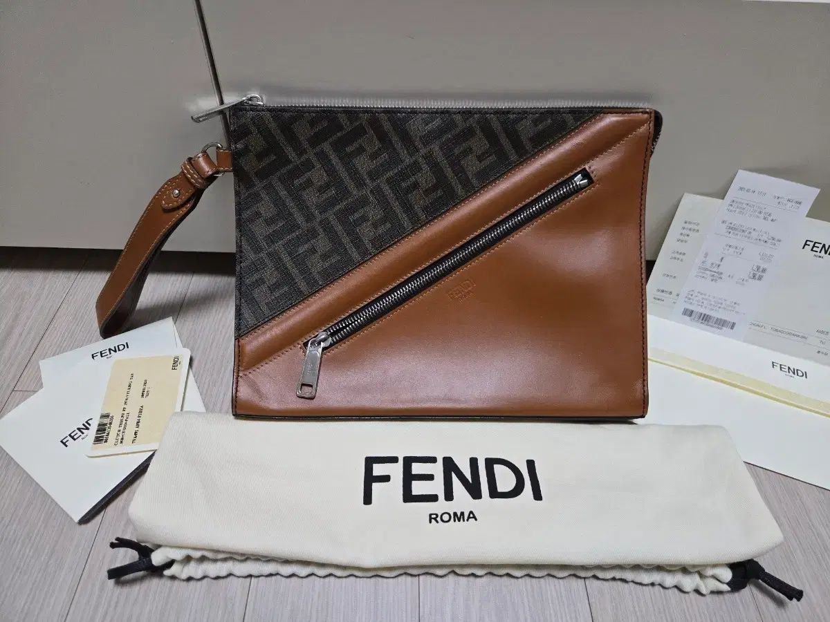 FENDI フェンディ FF クラッチバッグ ブラウン