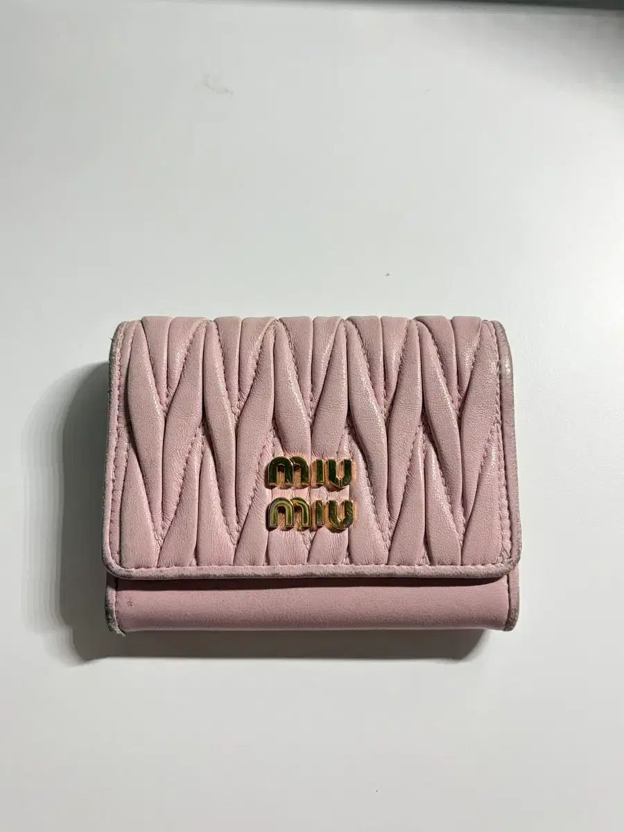 ミュウミュウ マテラッセ ピンク 二つ折り財布