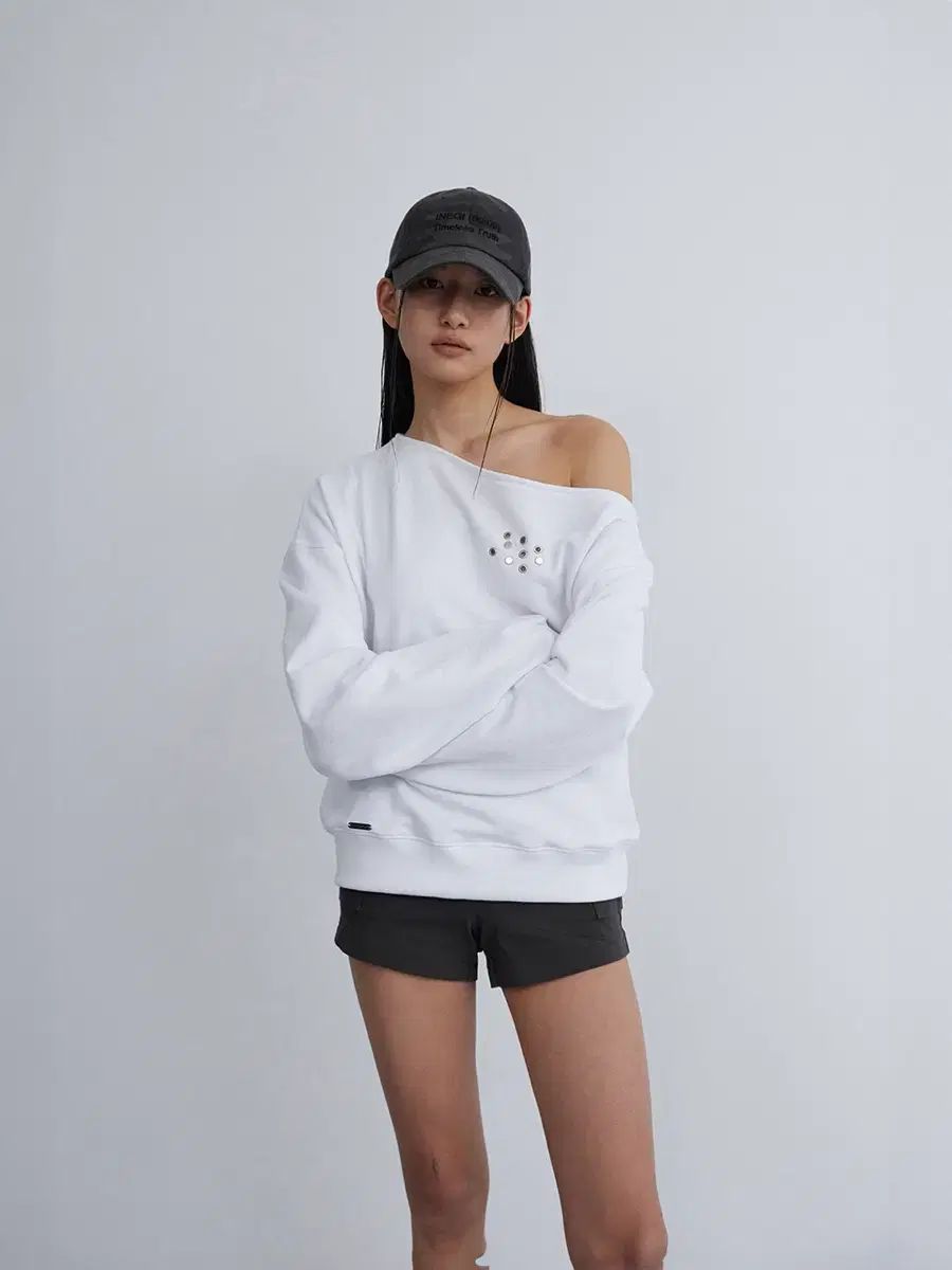 イネギ 片方オフショルダー スウェットシャツ 白