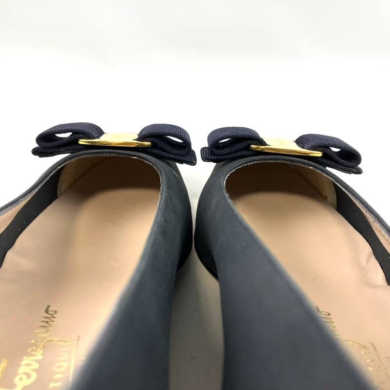 未使用保管品 FERRAGAMO フェラガモ パンプス VARA ヴァラ リボン ロゴ