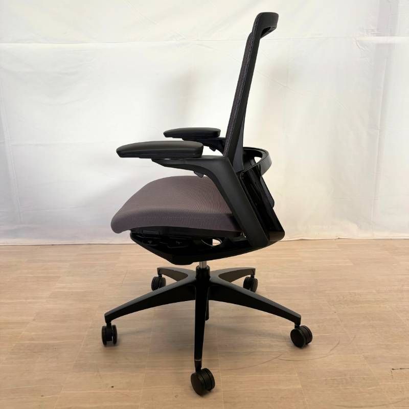  製 オカムラ Finora フィノラ ミディアムグレー 可動アーム 朝食用椅子 オフィスチェア ワークチェア 椅子 チェア