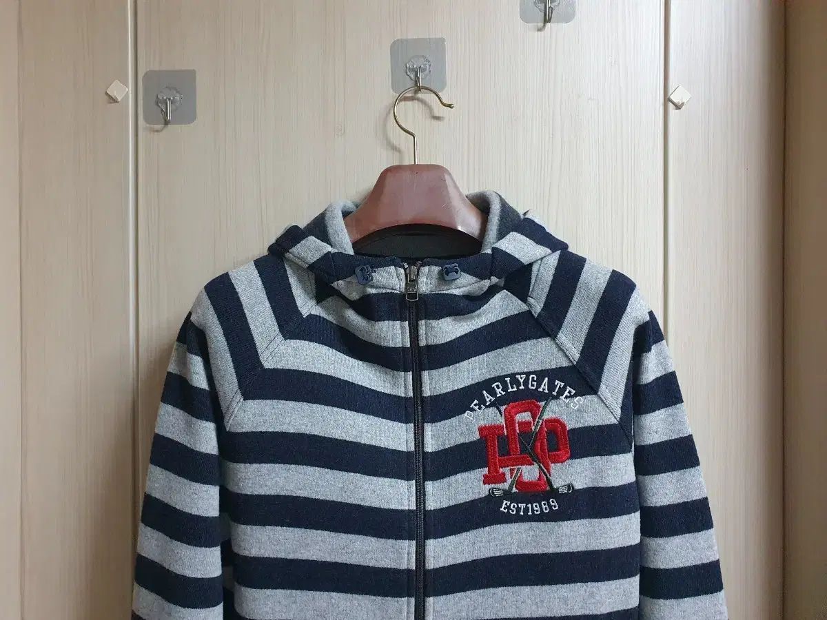 パーリーゲイツ 95 フード ジップアップ ブラック グレー