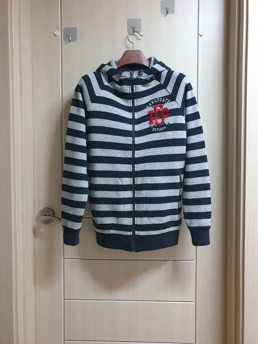 パーリーゲイツ 95 フード ジップアップ ブラック グレー