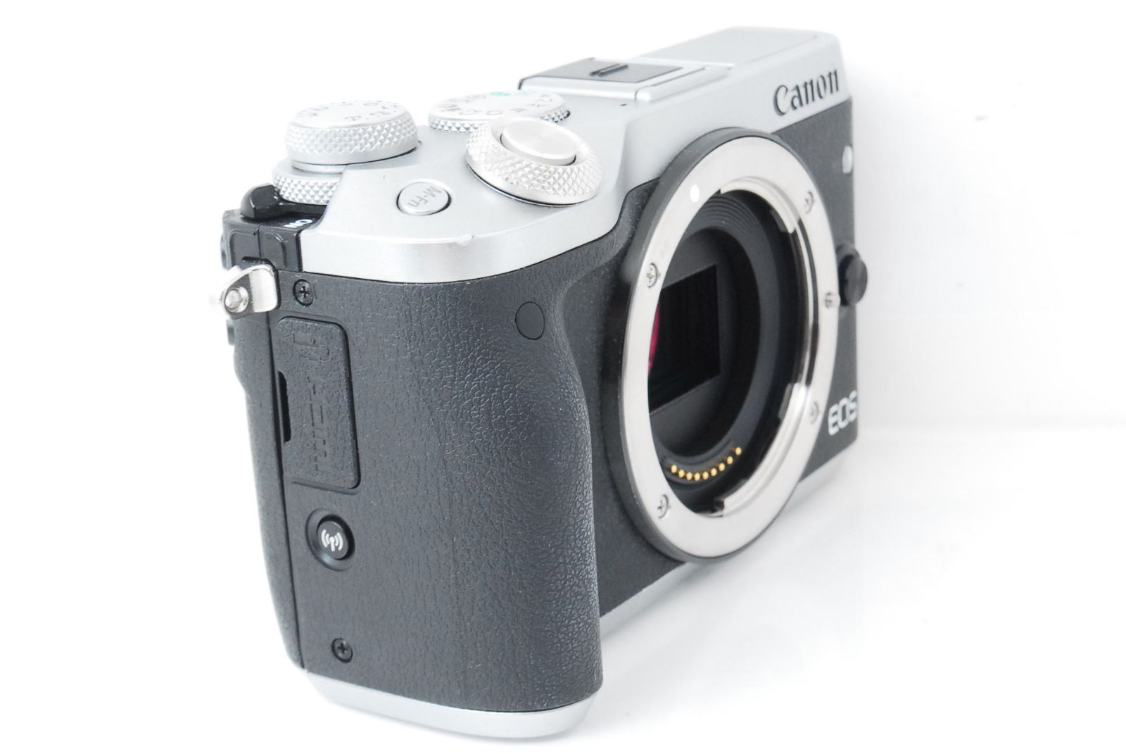 Wi-Fi搭載で楽々スマホ転送♪【超美品】Canon EOS M6 レンズキット ☆クラシックオシャレミラーレス♪自撮り＋Wi-Fi機能☆キヤノン EOS M6