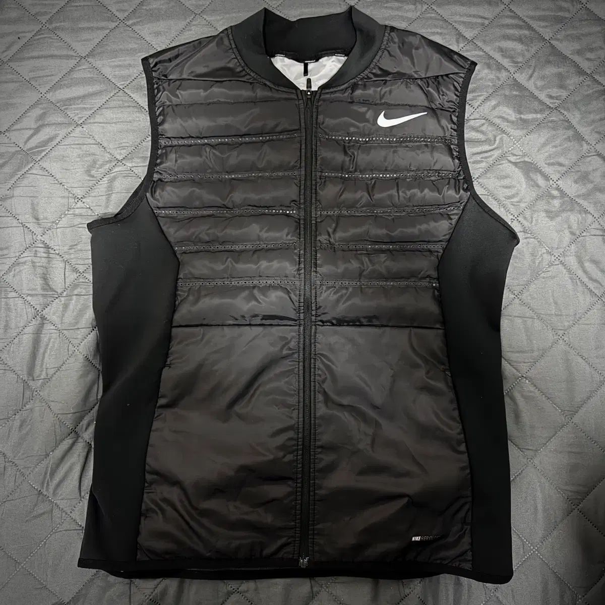 ナイキ エアロロフト ダウン ベスト - メルカリ
