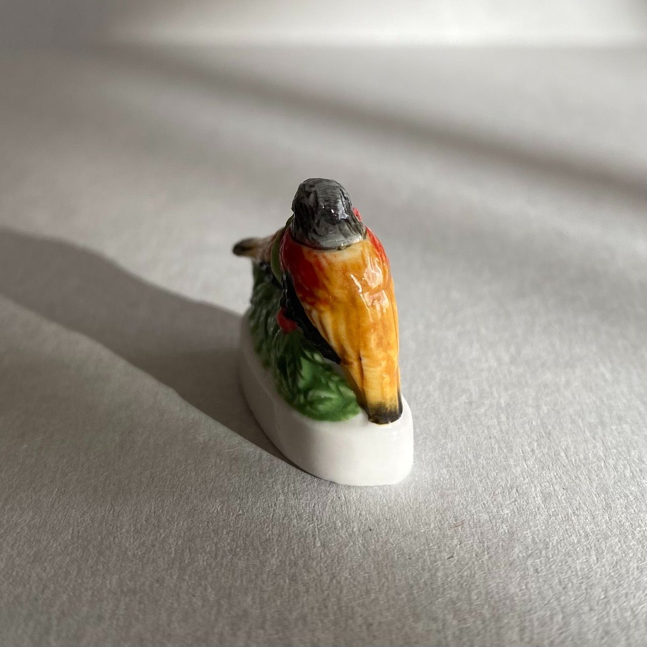 燃える羽色の小鳥ペアのフェーブ／フランス雑貨／陶器ミニチュア