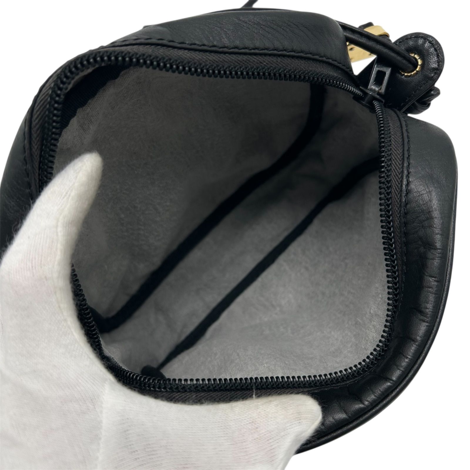 美品 LOEWE ロエベ アナグラム ショルダーバッグ 肩掛け 斜めがけ ロゴ