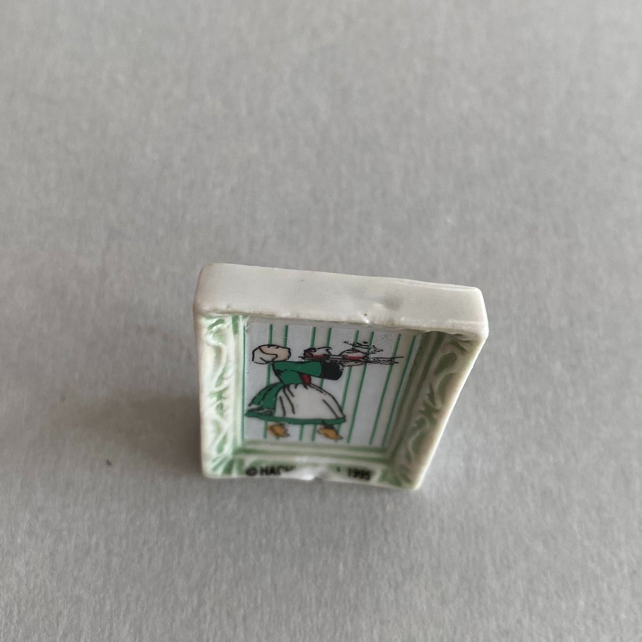 ケーキを運ぶ女性のフェーブ ※欠けあり／Hachette 1995／フランス雑貨