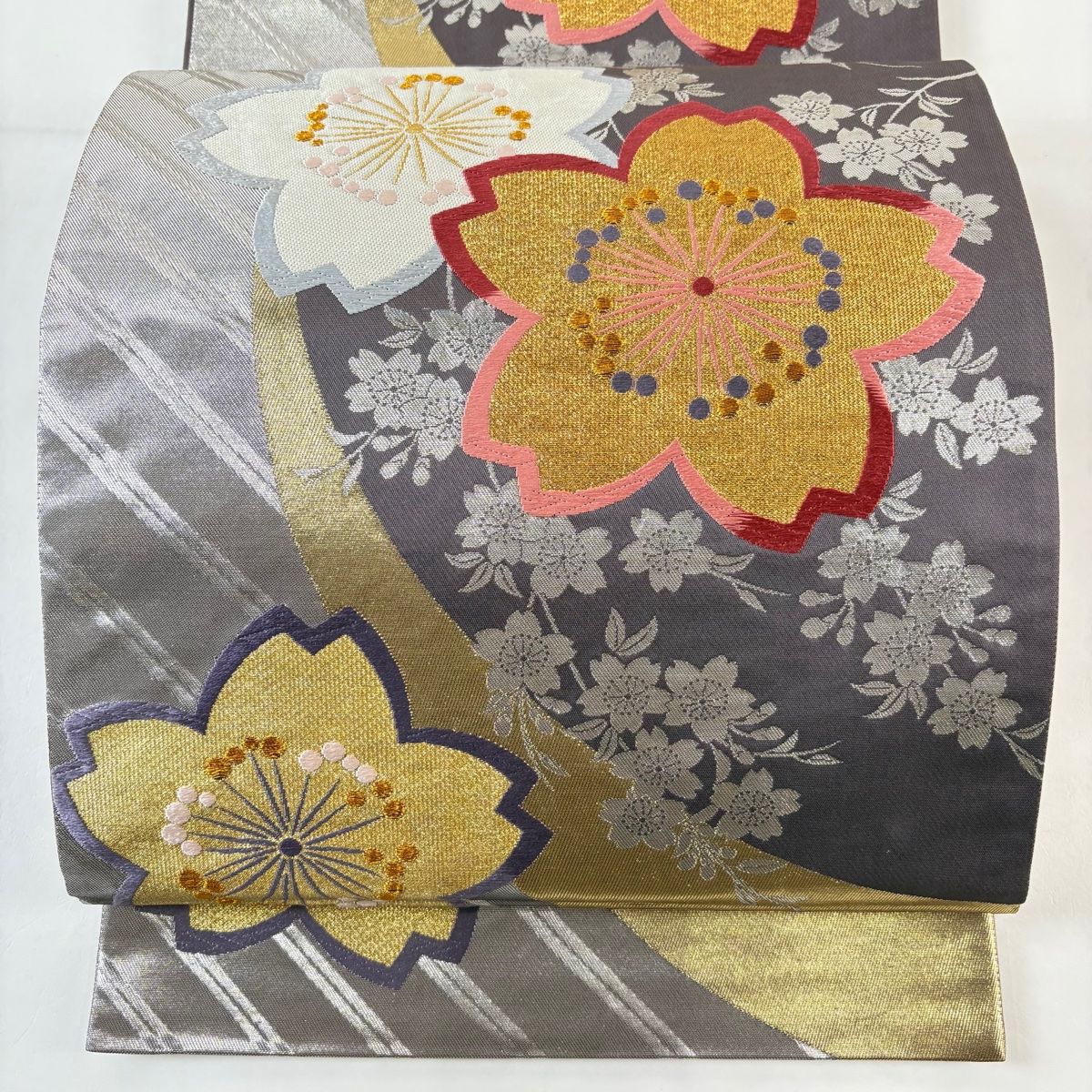 美品】 袋帯 秀品 振袖向き 鈴乃屋 桜 箔 金糸 灰紫 全通 正絹 【中古