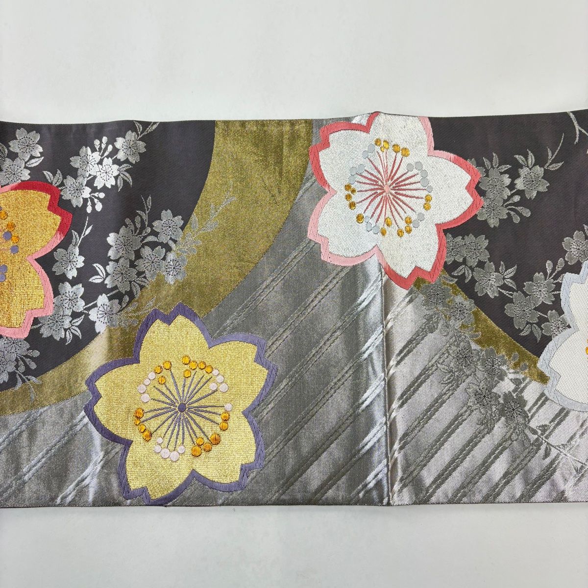 美品】 袋帯 秀品 振袖向き 鈴乃屋 桜 箔 金糸 灰紫 全通 正絹 【中古