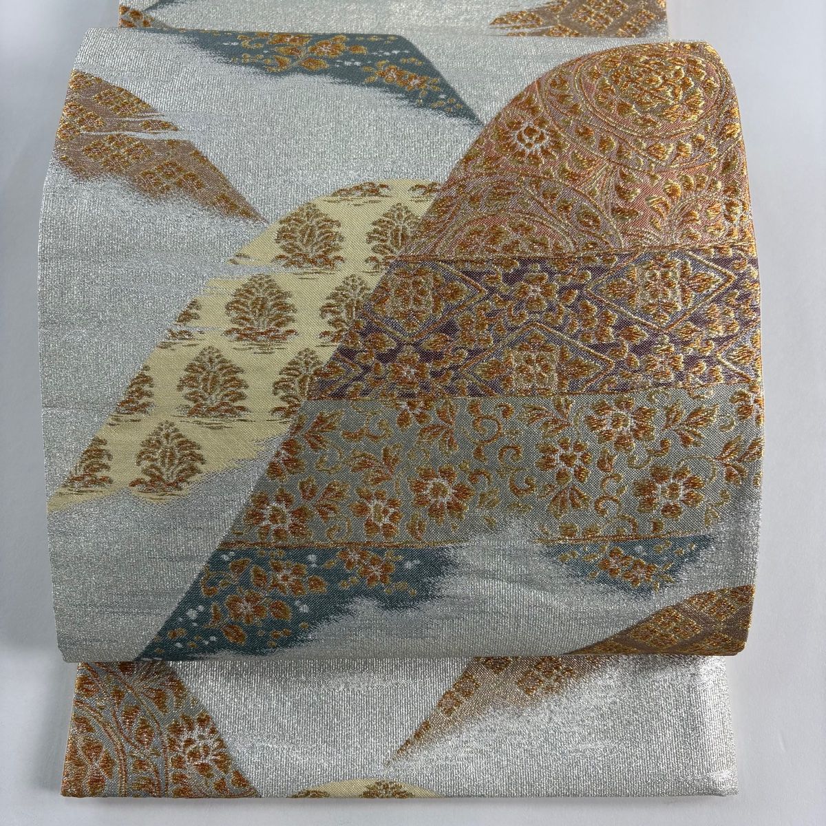 美品】 袋帯 秀品 山並み 草花 箔 金糸 銀色 六通 正絹 【】