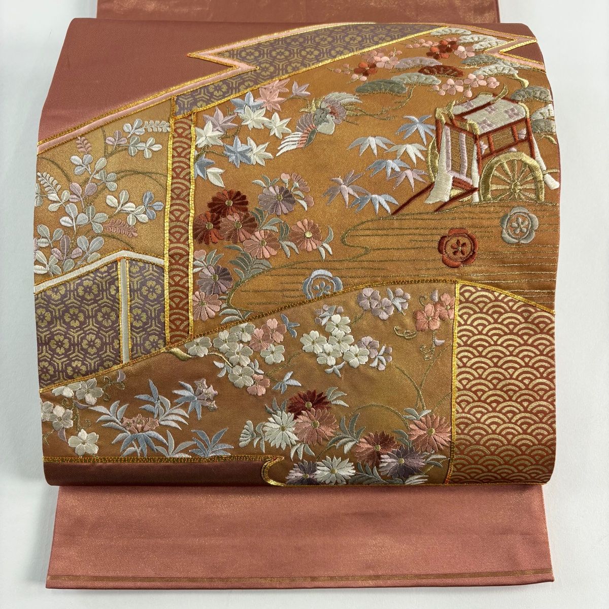 袋帯 秀品 関西仕立て 松竹梅 御所車 箔 刺繍 薄茶色 お太鼓柄 正絹